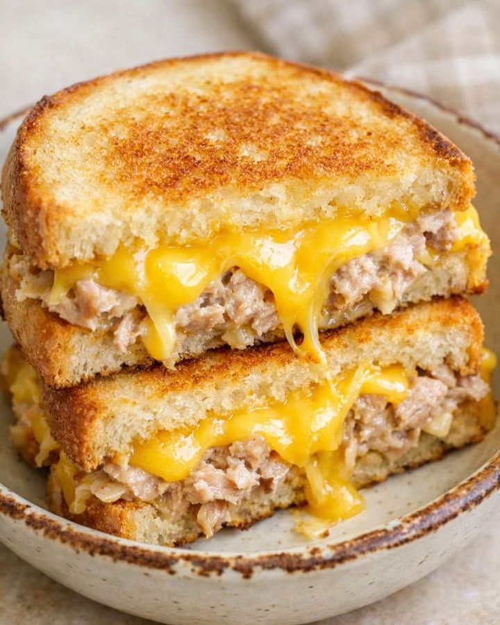 Tuna Melt – Easy Classic Cheesy Tuna Sandwich Recipe